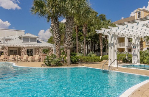 Baytowne Wharf Apartment | Studio Unit ~ Bayside Gated Resort ~ Kitchenette