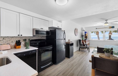 Madeira Beach Condo | Studio Unit Facing Beach 2nd Fl - Surf Song #227