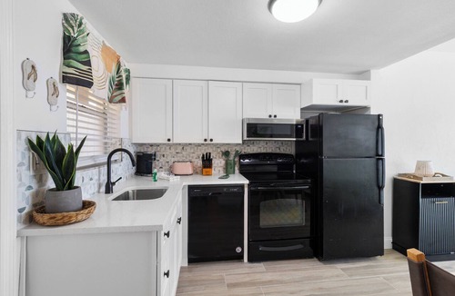 Madeira Beach Condo | Studio Unit Facing Beach 2nd Fl - Surf Song #227
