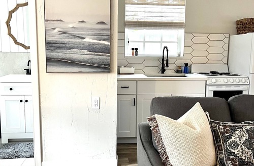 Parrot Cove Apartment | Studio walking distance to downtown