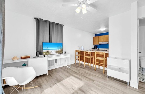 Bel Air Condo | 🌴Studio with Gulf View, Steps from the Beach | Surfwinds #3🌴