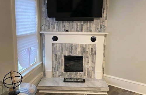 Akron Apartment | Stunning 2-bedroom apartment with all amenities!