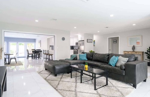 Coral Ridge Isles House | Stunning 4 Bedrooms House with Pool 6mins to Ocean