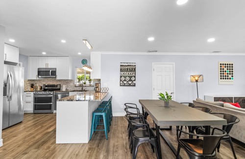 Boulevard Heights House | Stunning and Spacious 4 bedroom Hollywood Oasis with Private Pool & Covered Patio.