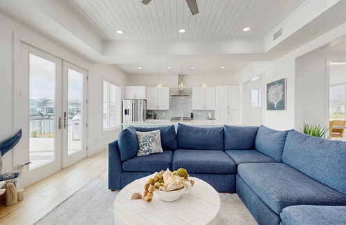 Rockport House | Stunning bay front home w private, heated pool & hot tub - fishing & boating hub