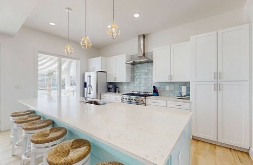 Rockport House | Stunning bay front home w private, heated pool & hot tub - fishing & boating hub