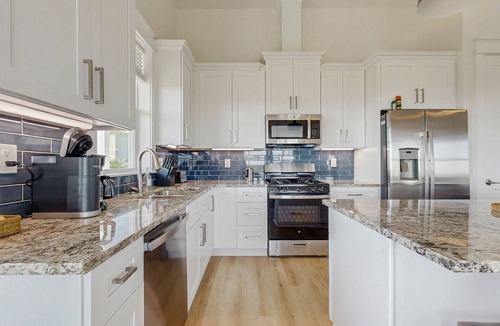 Galveston House | Stunning beach house w bay & gulf views, hot tub, and gas grill - steps to sand