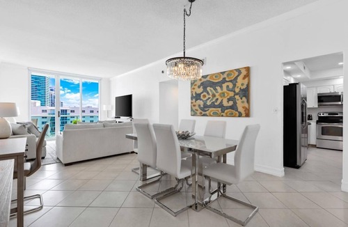 Hollywood South Central Beach Apartment | Stunning Beachfront Penthouse - Panoramic Ocean Views - 1 Bed/1 Bath -Paradise