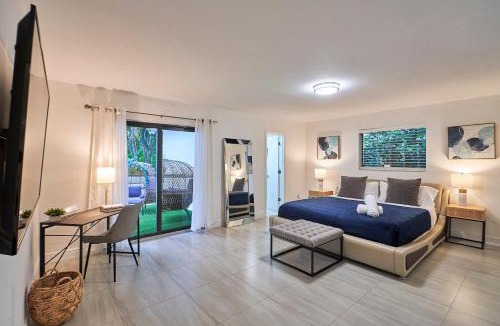 North Miami Beach Villa | Stunning Lakefront Villa - Deck, Pool, Kayak, PaddleBs