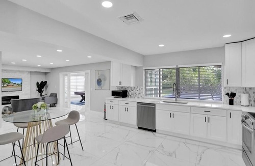 Deerfield Beach Villa | Stunning New Pool Jacuzzi 7BR Game Room Walk to the beach