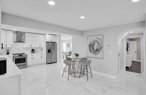 Deerfield Beach Villa | Stunning New Pool Jacuzzi 7BR Game Room Walk to the beach