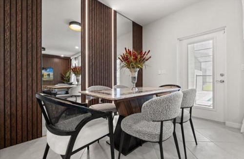 Four Corners House | Stunning Resort Beautiful 5 Bed With Private Pool townhouse