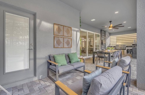 Four Corners House | Stunning Resort Villa w Pool, Cinema & Games Room