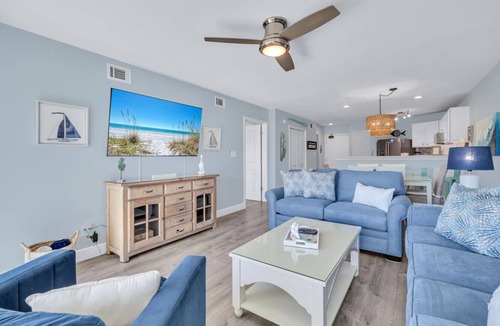 Miramar Beach Condo | Stunning Retreat-Private Beach-Umbrella Service for 4 + Dog Friendly