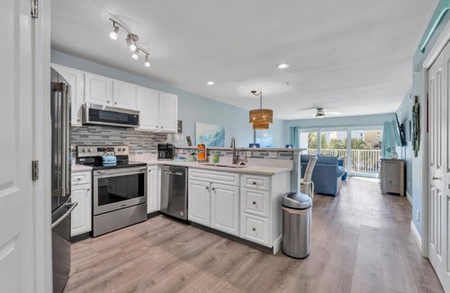 Miramar Beach Condo | Stunning Retreat-Private Beach-Umbrella Service for 4 + Dog Friendly
