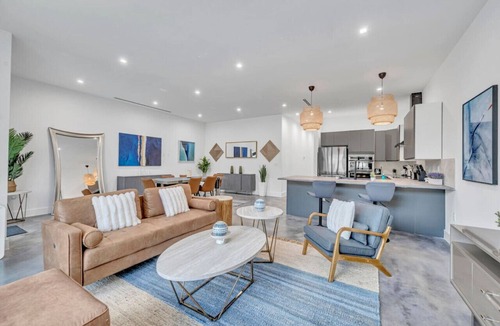 North Miami House | Stunning Tropical Pool House North Miami -New Unit