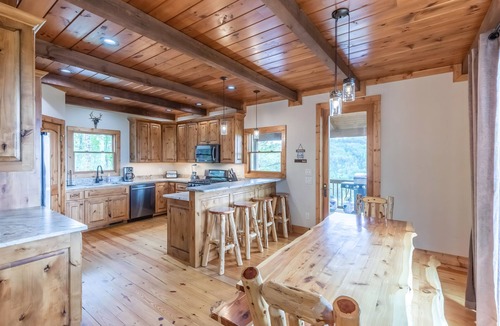 Franklin Cabin | Stunning Views and Hot Tub, at Beary Cozy Cabin