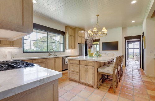 Paluxy House | Stunning Views! Luxurious & Secluded Glen Rose Gem