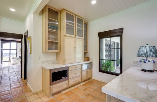 Paluxy House | Stunning Views! Luxurious & Secluded Glen Rose Gem