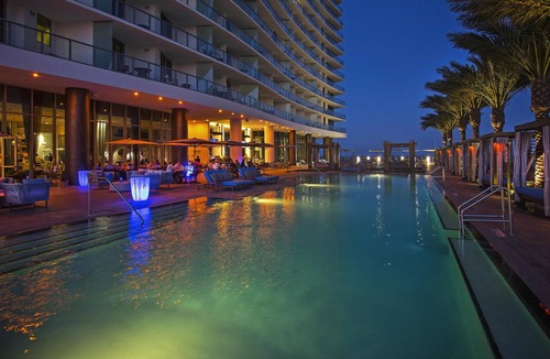Hollywood South Central Beach Resort | Stunning well maintained 2-Bed suite, ocean views & walk to Diplomat Resort.