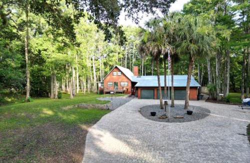 Dunnellon House | Stunning Withlacoochee Riverside Cabin 5BR 4BA Sleeps 16
