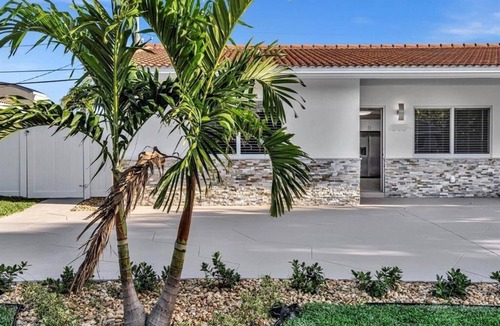 Boca Raton Cottage | Stunningly Remodeled 3-Bedroom Retreat in Prime East Boca Raton Location!
