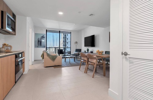 Downtown Miami Apartment | Stylish 1BR Apartment 31st Floor Beautiful Downtown & Bay Views