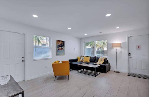 Buena Vista Apartment | Stylish 2BR Retreat in Miami's Design District!
