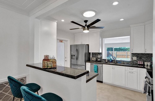 South Lake House | Stylish 4 Bedroom 2 Bath Pool Home Mins to Beach