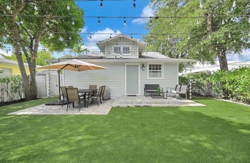 Northeast Miami House | Stylish 4B/3B with Jacuzzi near Wynwood & Beaches
