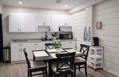 Seminole Manor Apartment | Stylish and Modern 1-bedroom in Lake Worth 5 mi from Beach and Downtown