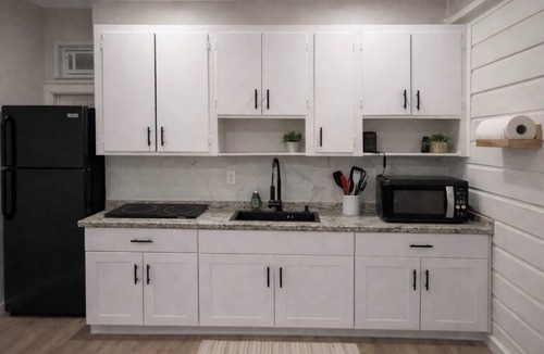 Seminole Manor Apartment | Stylish and Modern 1-bedroom in Lake Worth 5 mi from Beach and Downtown