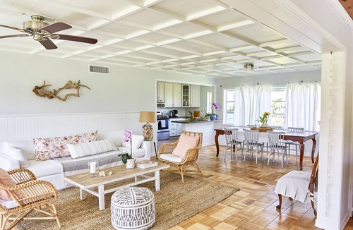 Beau Jeans Of Melbourne Beach House | Stylish, and relaxing in a charming neighbourhood with a secluded local beach.