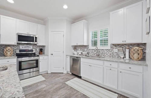 Jacksonville Beach House | Stylish Beach Home With Pool & Putting Green