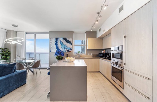 Hollywood South Central Beach Condo | ★ Stylish Condo with Ocean Views, NO PARKING & RESORT FEE, CHECK DETAILS