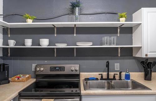 Poiciana Park II Cottage | Stylish Cottage Near Beach, Downtown, and Airport