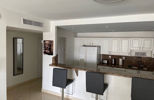 Sunny Isles Beach Apartment | STYLISH FAMILY-SIZED 2 BEDROOM APARTMENT, OCEAN VIEW, BEACH ACROSS THE STREET!