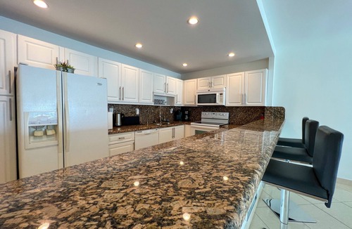 Sunny Isles Beach Apartment | STYLISH FAMILY-SIZED 2 BEDROOM APARTMENT, OCEAN VIEW, BEACH ACROSS THE STREET!