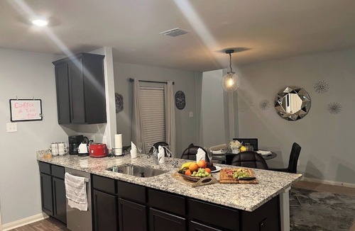 Medina Valley House | Stylish, Family-Friendly Retreat Near Lackland AFB, SeaWorld & More!