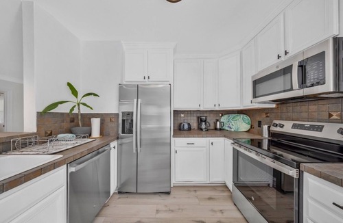 Poinsettia Heights House | Stylish Fort Lauderdale Home - Pool, Comfort & Location