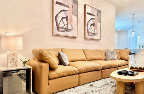 Florida Central Atlantic Coast House | Stylish Home,Themed Rooms, Pvt Pool, BBQ, Resort Amenities – Internacional Drive