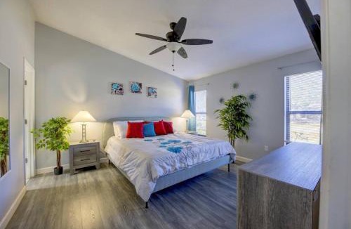 Fruitville House | Stylish Nomad Nest Workspace Patio Sarasota