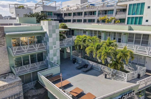 South Beach Condo | Stylish Ocean Dr Apt w/2 Queen Beds, Across Beach