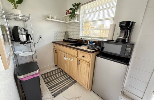 Wadeview Park Apartment | Stylish Orlando Studio – 2 Queens, Fast WiFi, Private Patio, Near Disney Parks!
