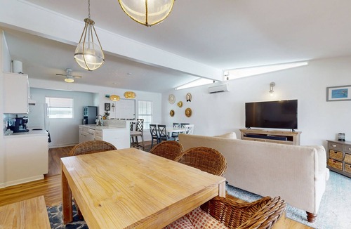 Key Allegro House | Stylish retreat with WiFi, washer/dryer, & access to community pool