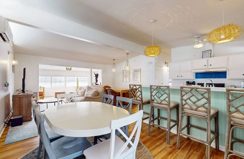 Key Allegro House | Stylish retreat with WiFi, washer/dryer, & access to community pool