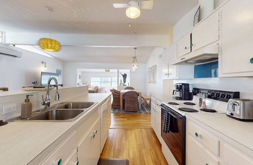 Key Allegro House | Stylish retreat with WiFi, washer/dryer, & access to community pool