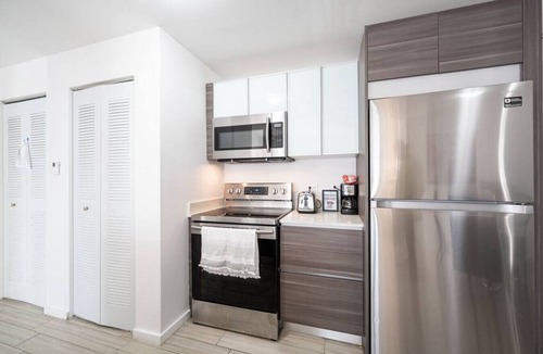 Midtown Apartment | Subtle 2 Bed in Edgewater/Downtown W/Free Parking