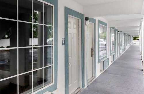 Dock Junction Hotel | Suburban Studios Brunswick of I-95