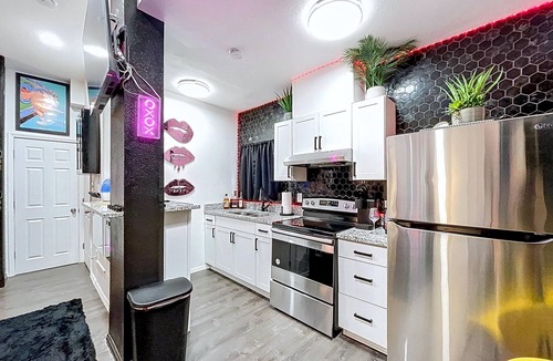 North Hyde Park House | Sultry Studio w/Backyard & Parking in South Tampa